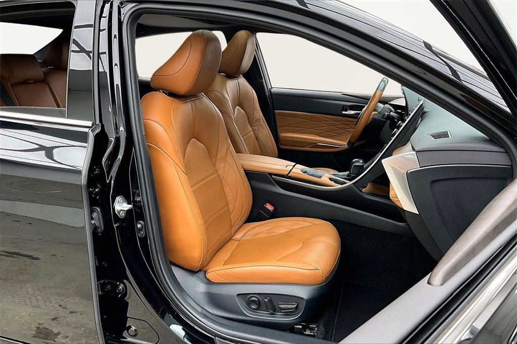 Used 2022 Toyota Avalon Limited image 7