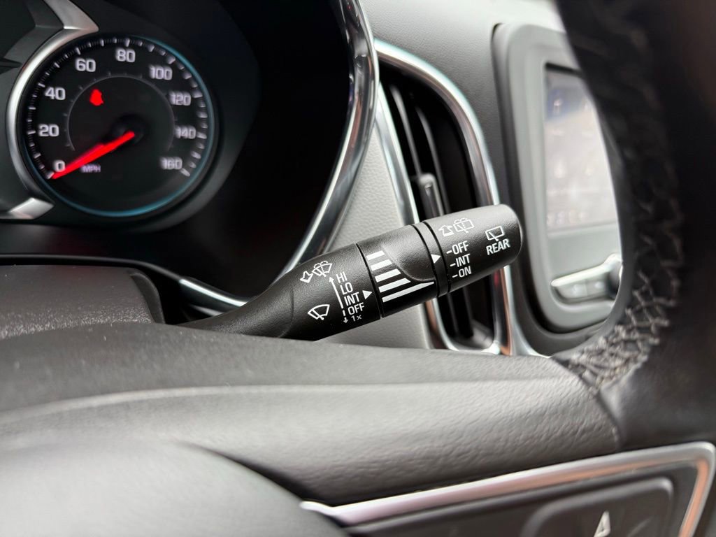 Used 2023 Chevrolet Equinox LT image 39