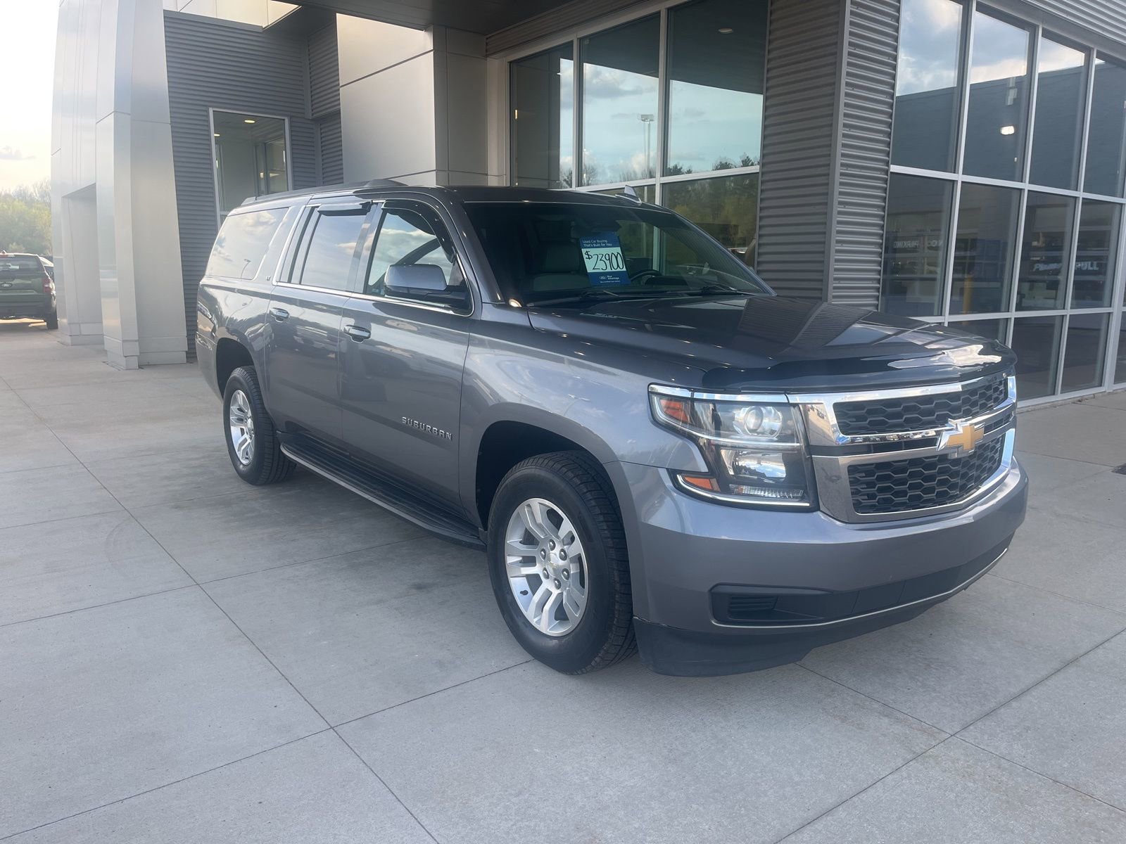 Used 2019 Chevrolet Suburban LT AWD/4WD image 10