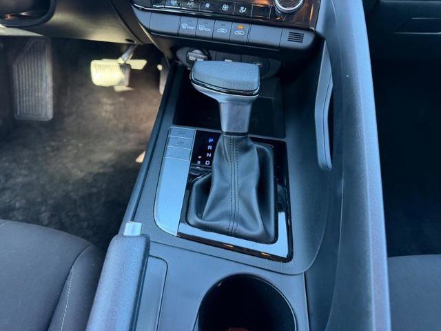 Used 2024 Hyundai Elantra SEL image 16