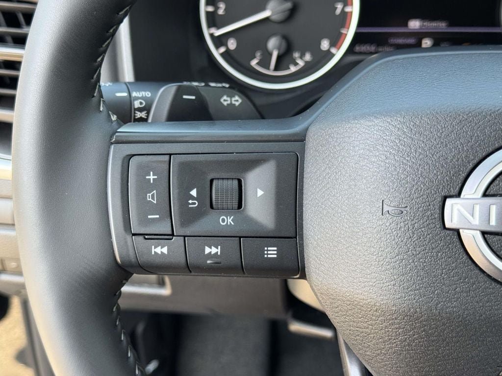 Used 2026 Nissan Rogue SV FWD image 12