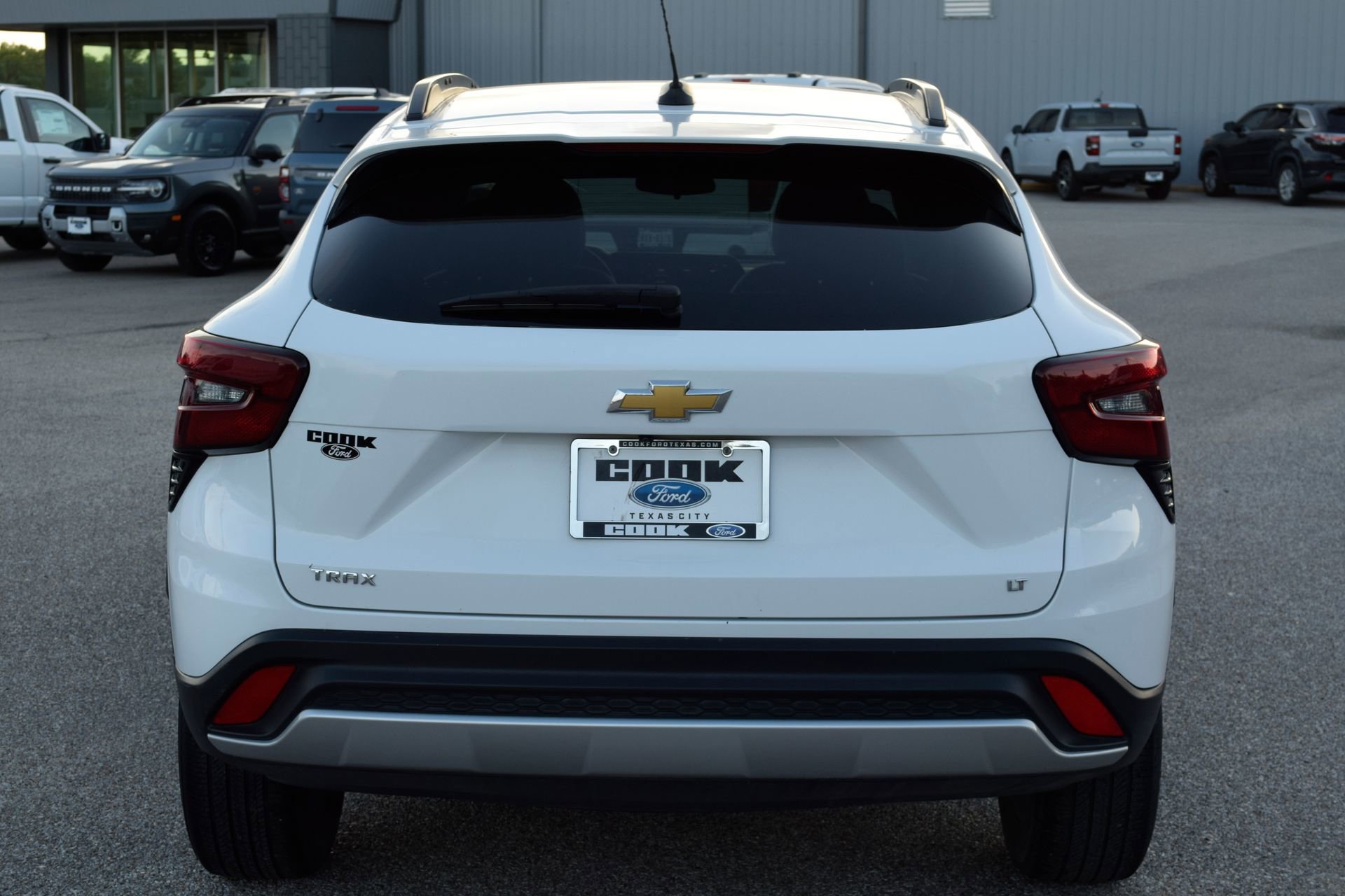 Used 2024 Chevrolet Trax LT w/ Sunroof Package image 5