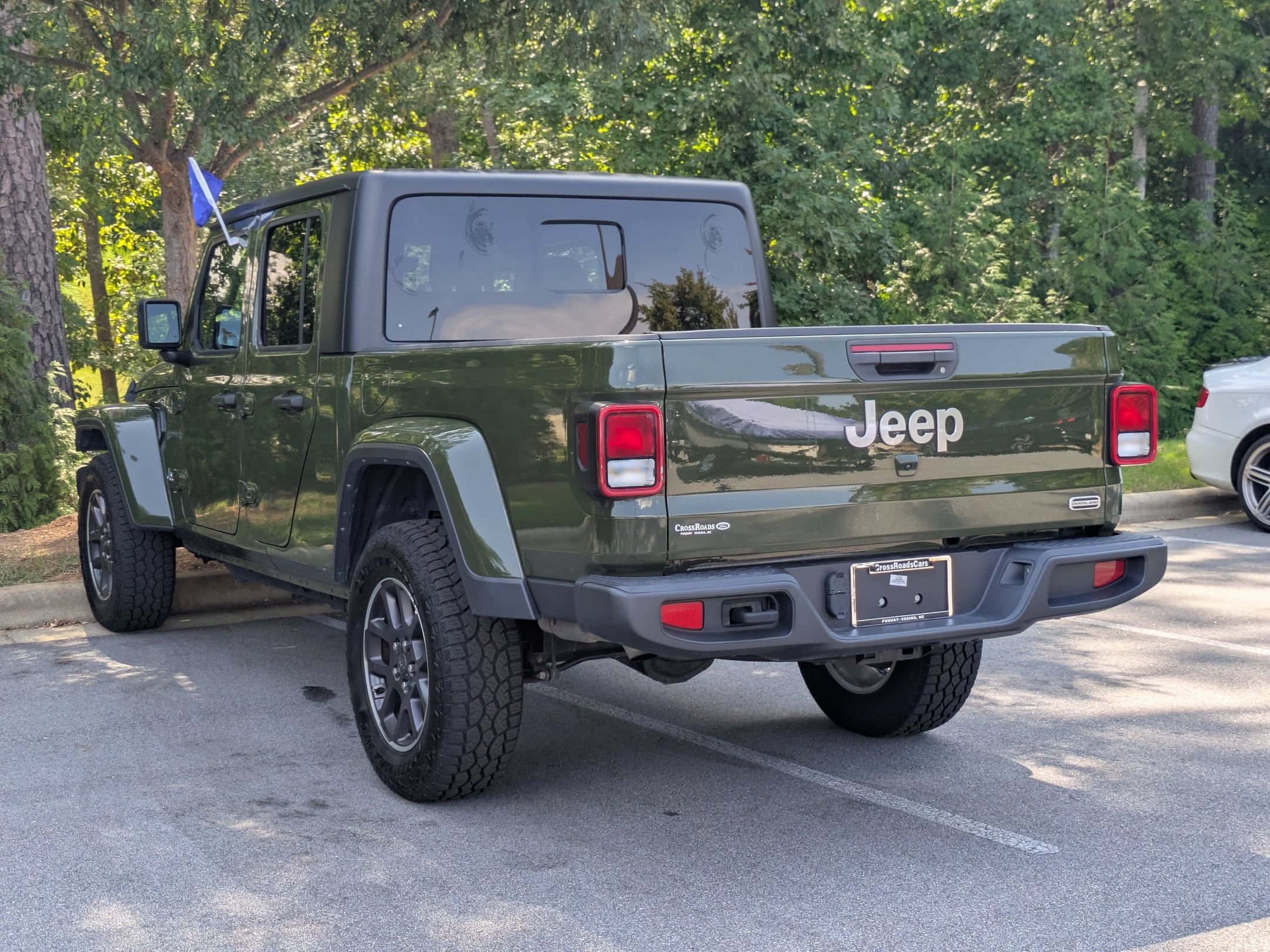 Used 2023 Jeep Gladiator Overland AWD/4WD image 5