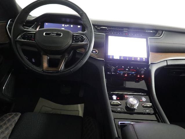 Used 2025 Jeep Grand Cherokee Summit AWD/4WD image 13