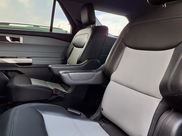 Certified 2022 Ford Explorer XLT w/ Equipment Group 202A AWD/4WD image 7