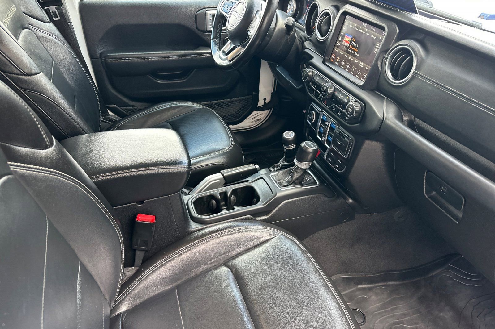 Used 2020 Jeep Gladiator Overland AWD/4WD image 14