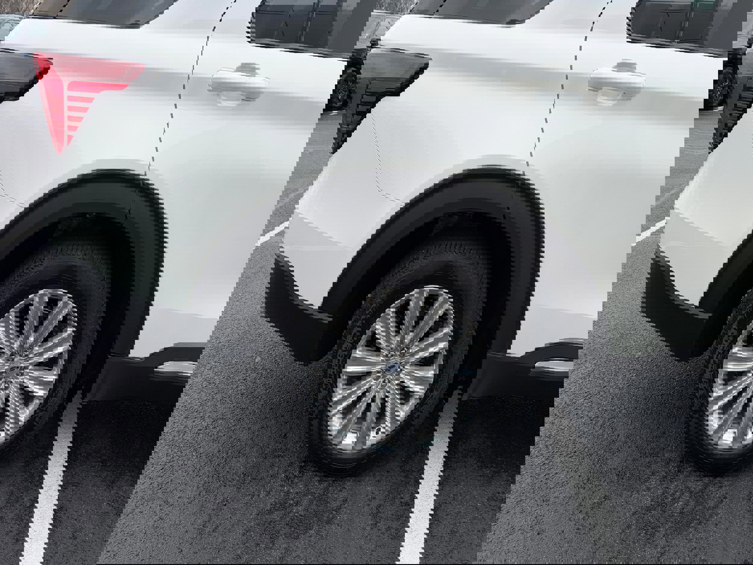 Certified 2025 Ford Explorer Platinum w/ LUX Leather Package image 13