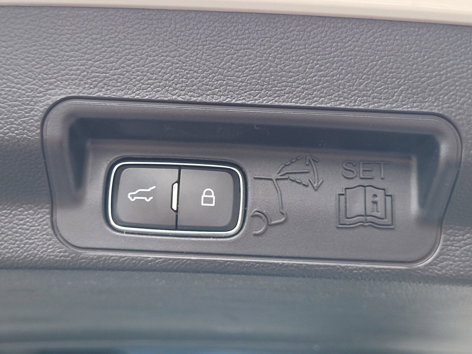 Certified 2023 Ford Explorer ST-Line RWD image 33