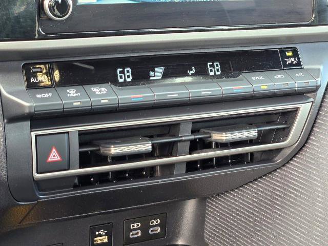 Used 2025 Toyota Camry SE FWD image 25