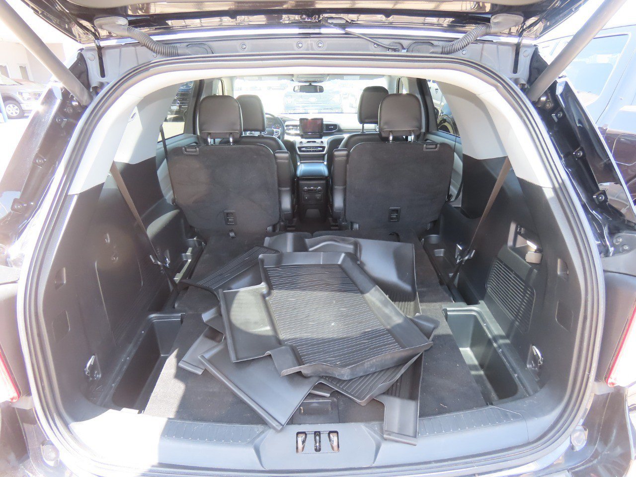 Certified 2023 Ford Explorer XLT w/ Equipment Group 202A RWD image 11