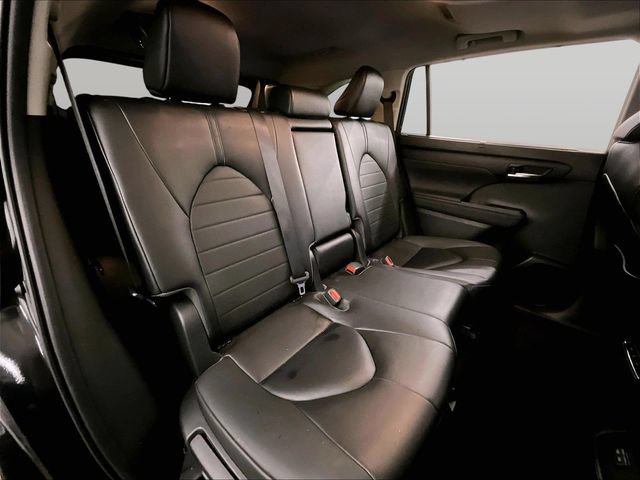 Used 2023 Toyota Highlander XLE AWD/4WD image 26