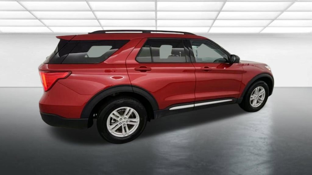 Certified 2024 Ford Explorer XLT image 9