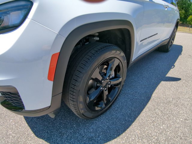 Used 2024 Jeep Grand Cherokee L Limited w/ Black Appearance Package AWD/4WD image 12