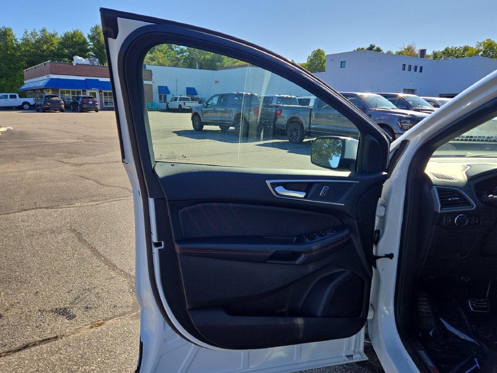Certified 2024 Ford Edge ST-Line AWD/4WD image 5