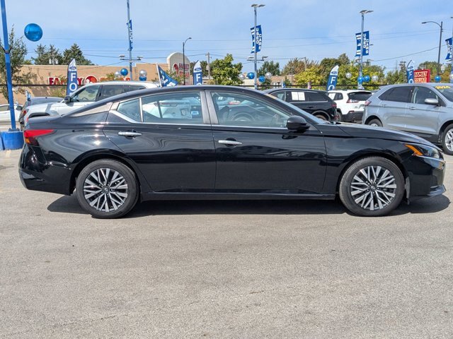 Used 2024 Nissan Altima 2.5 SV FWD image 3