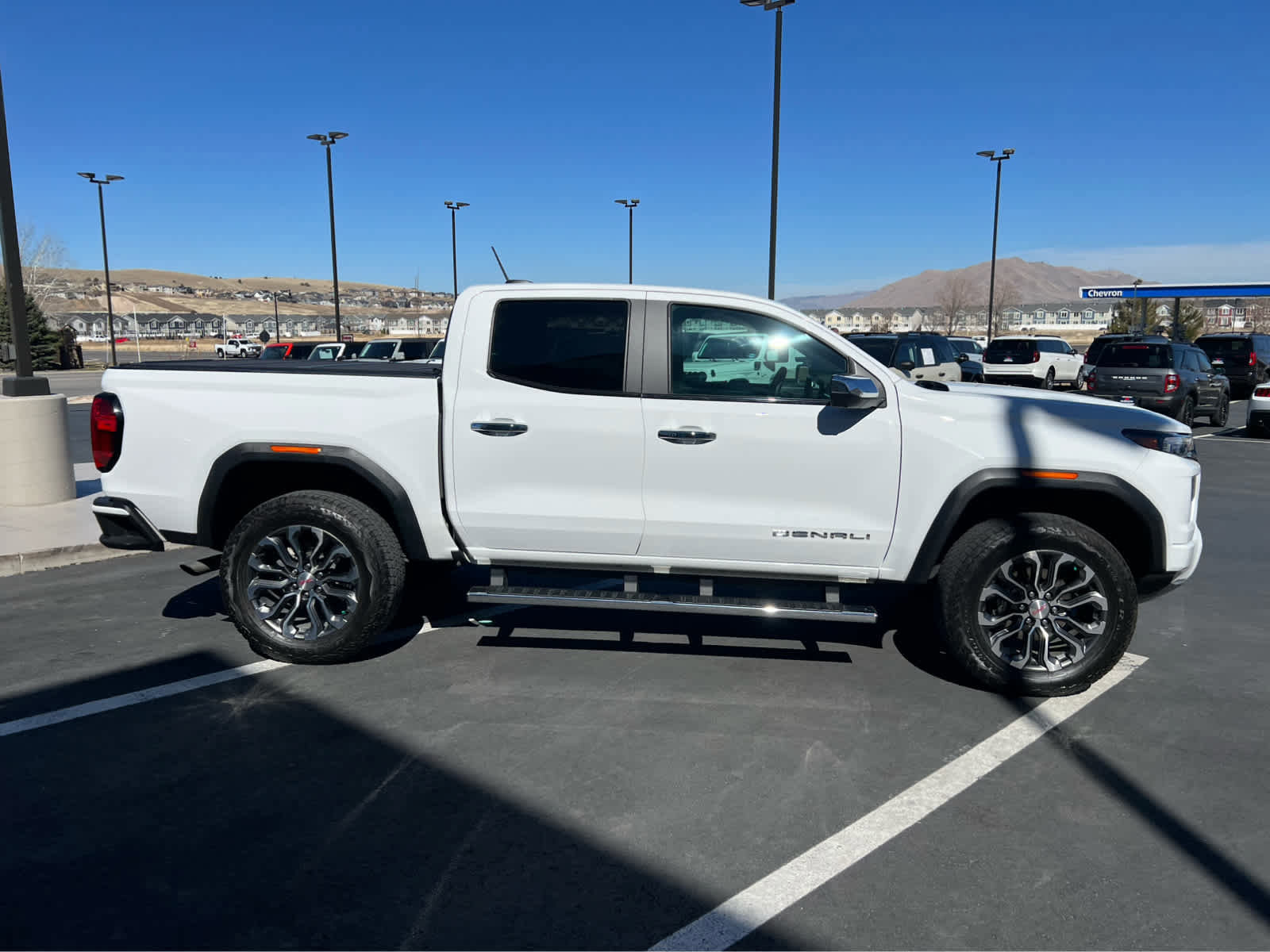 Used 2023 GMC Canyon Denali image 9