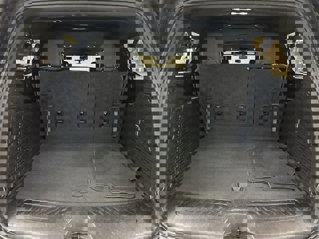 Used 2024 Chevrolet Suburban LT image 14