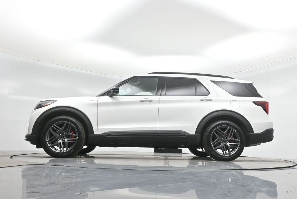 Certified 2025 Ford Explorer ST-Line w/ Premium Package image 8