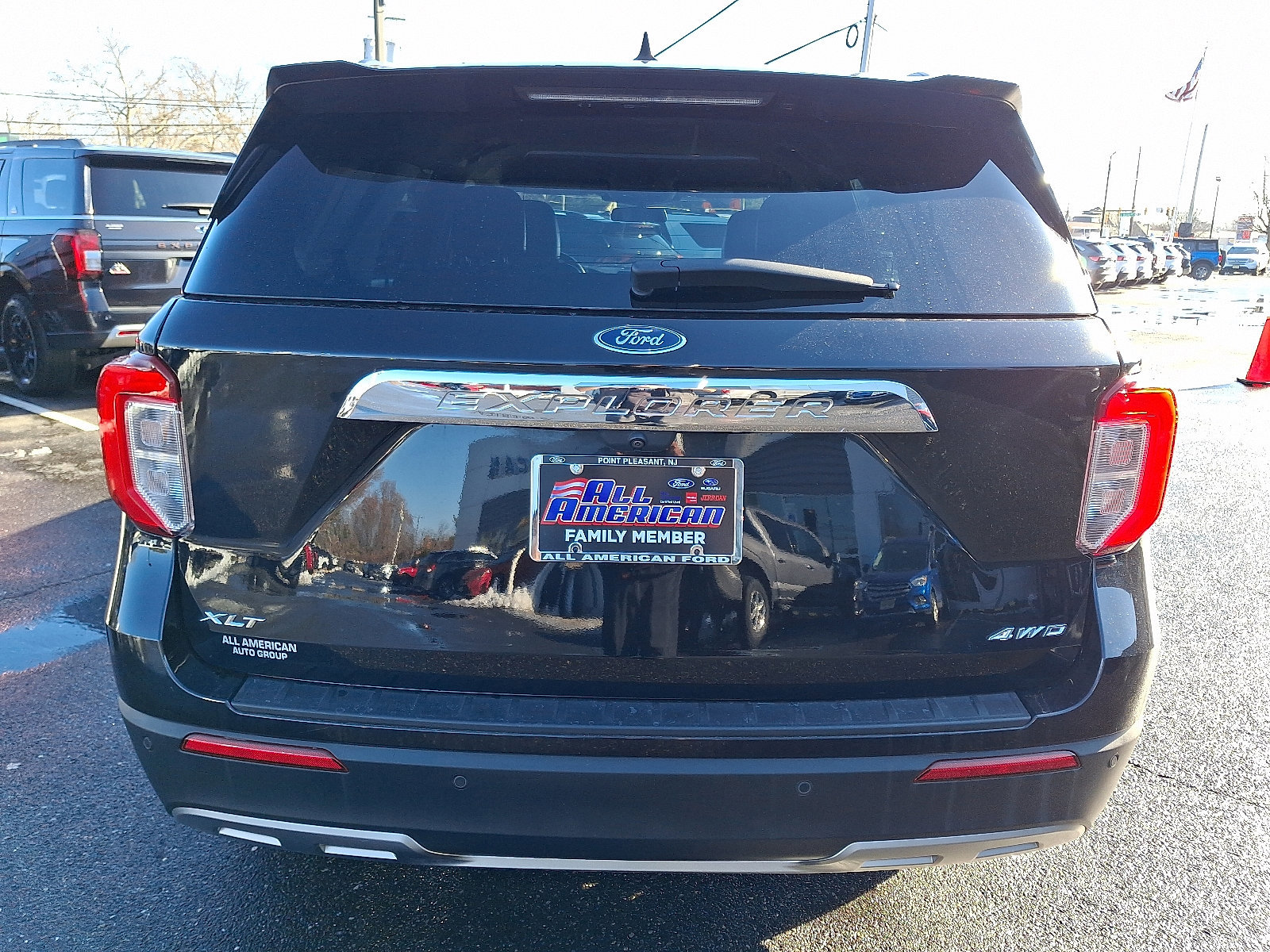 Certified 2022 Ford Explorer XLT w/ Equipment Group 202A image 6