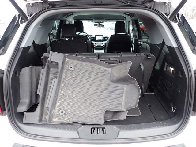 Certified 2023 Ford Explorer XLT w/ Equipment Group 202A AWD/4WD image 9