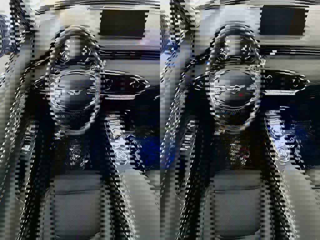 Used 2025 Genesis GV70 2.5T image 13