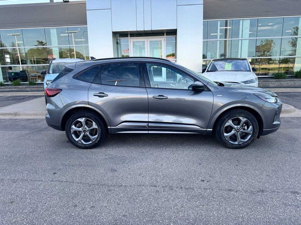 Certified 2023 Ford Escape ST-Line w/ Tech Pack #1 AWD/4WD image 38