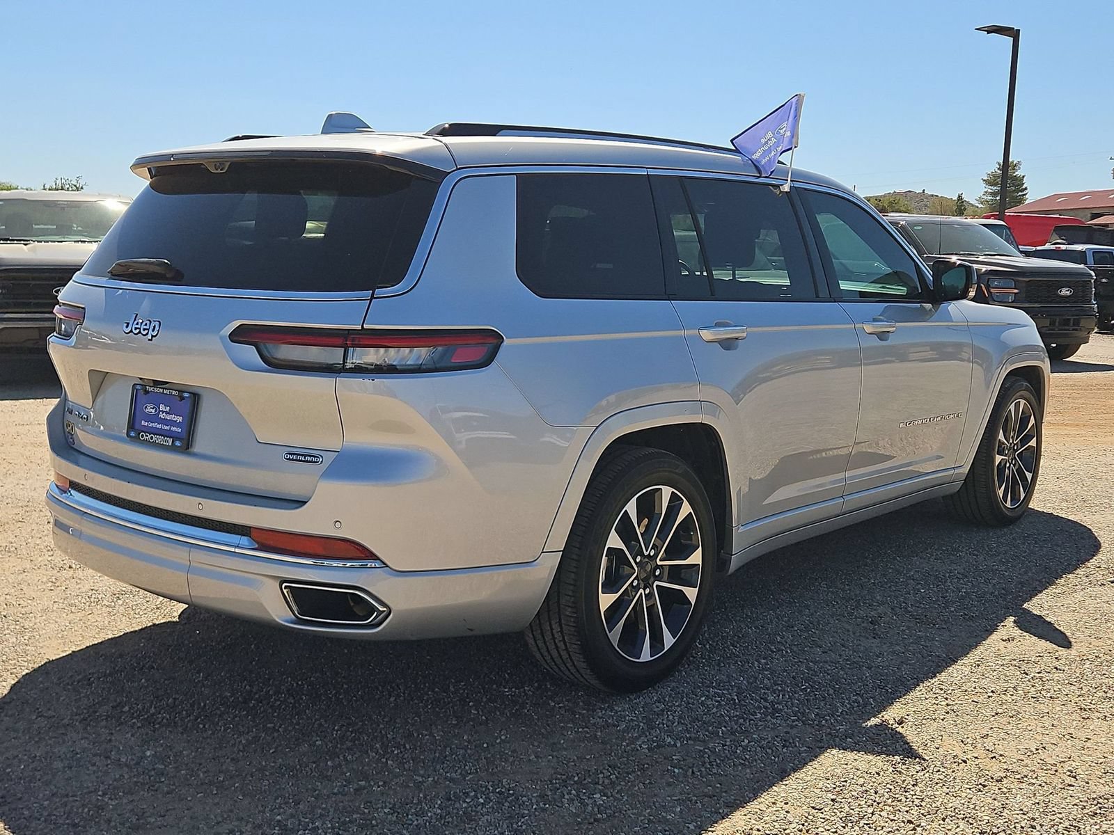 Used 2022 Jeep Grand Cherokee L Overland w/ Advanced Protech Group III AWD/4WD image 5