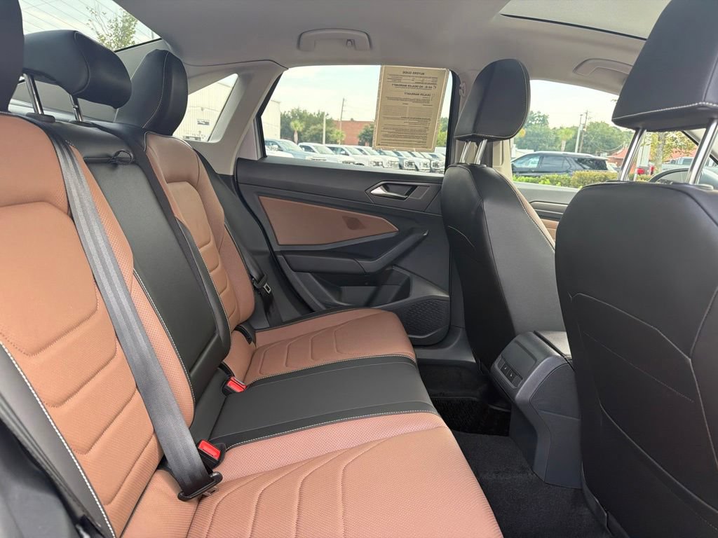 Used 2025 Volkswagen Jetta SEL FWD image 31