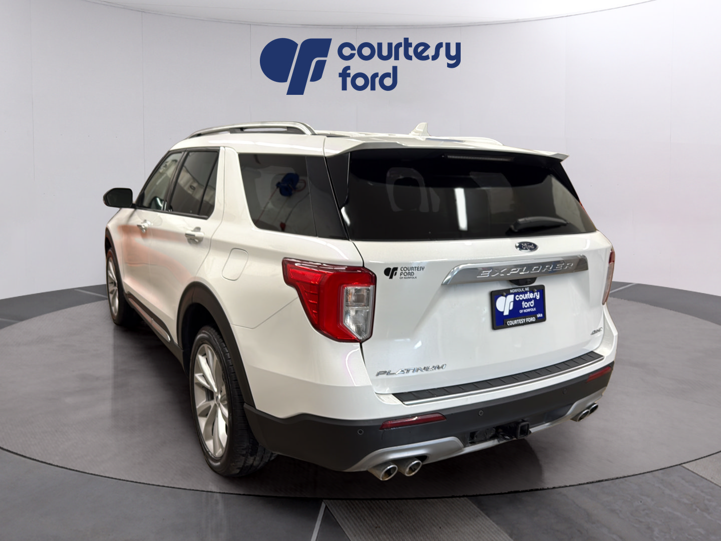 Certified 2023 Ford Explorer Platinum w/ Technology Package AWD/4WD image 5