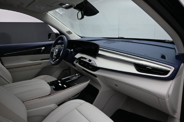 Used 2025 Buick Enclave Avenir w/ Trailering Package, 5000 lbs. FWD image 35