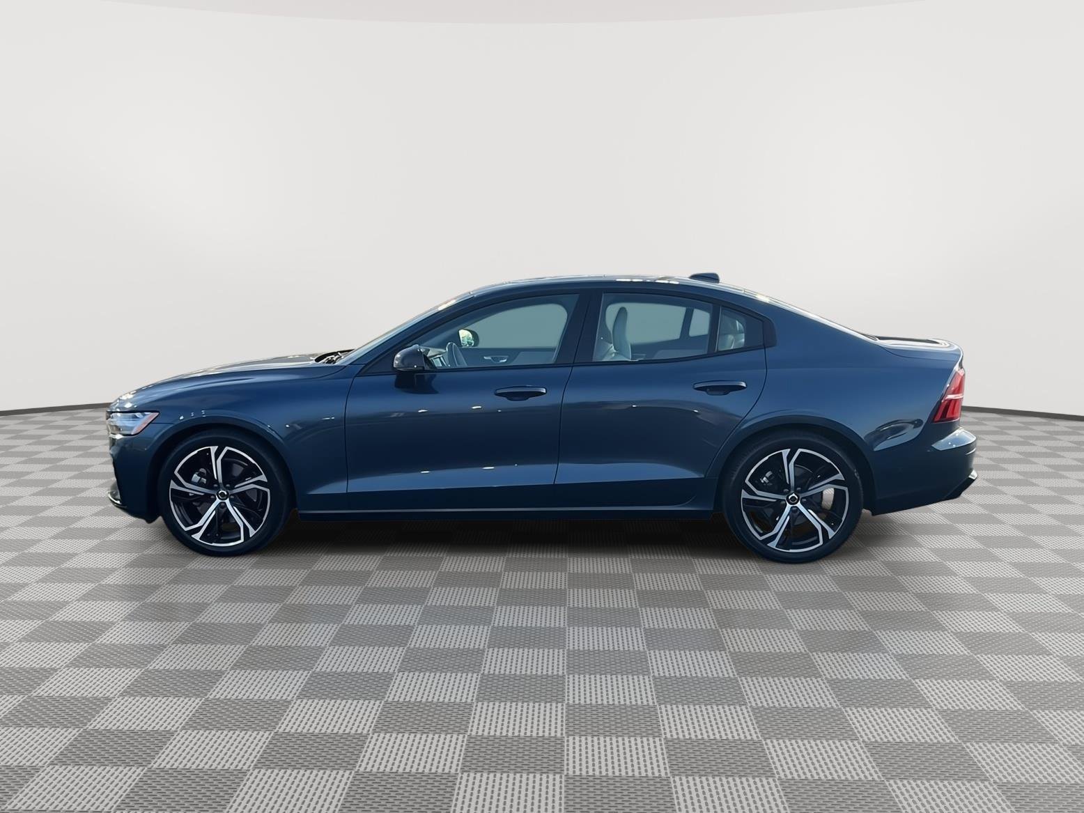 Used 2025 Volvo S60 B5 Plus w/ Climate Package AWD/4WD image 2