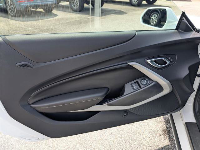 Used 2017 Chevrolet Camaro SS RWD image 8