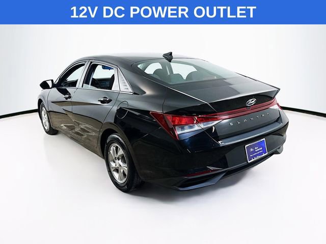 Used 2022 Hyundai Elantra SE image 3