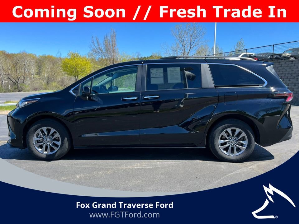 Used 2023 Toyota Sienna XLE FWD image 39