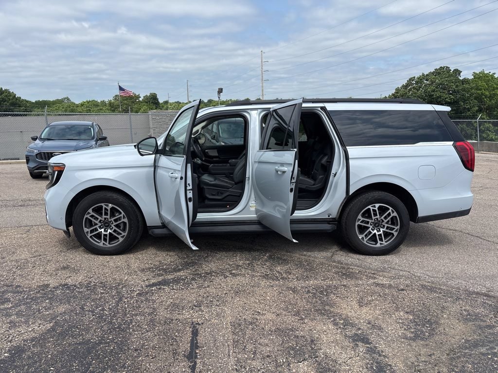 Certified 2025 Ford Expedition Max Active AWD/4WD image 4