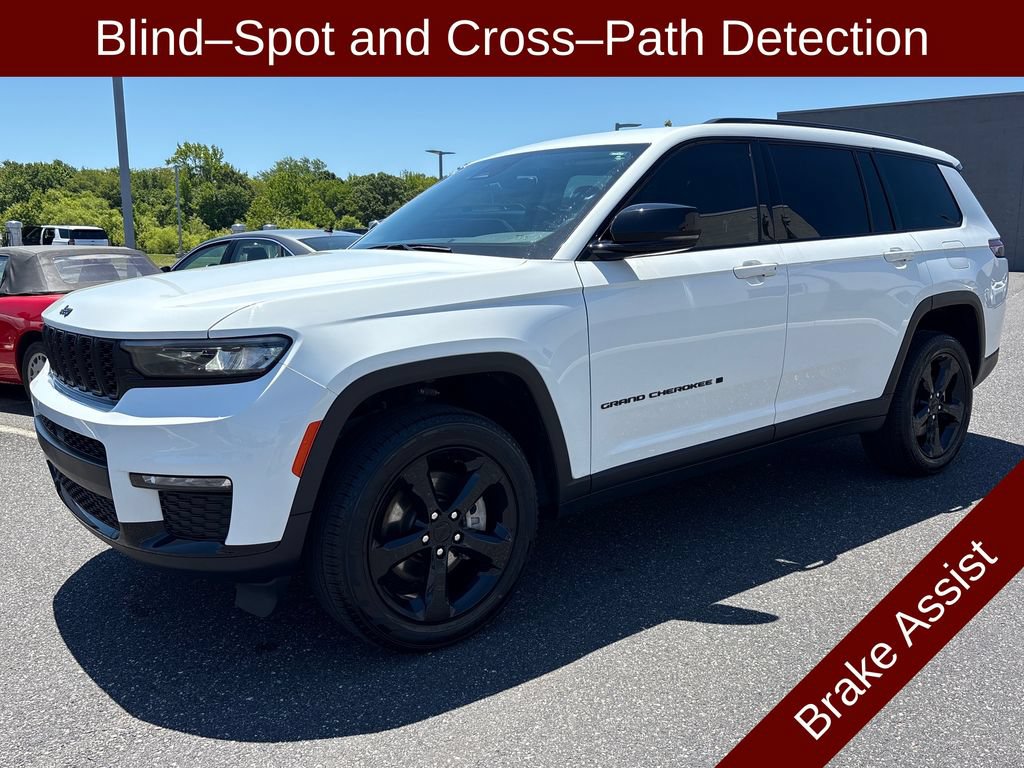 Used 2023 Jeep Grand Cherokee L Limited w/ Black Appearance Package AWD/4WD image 4