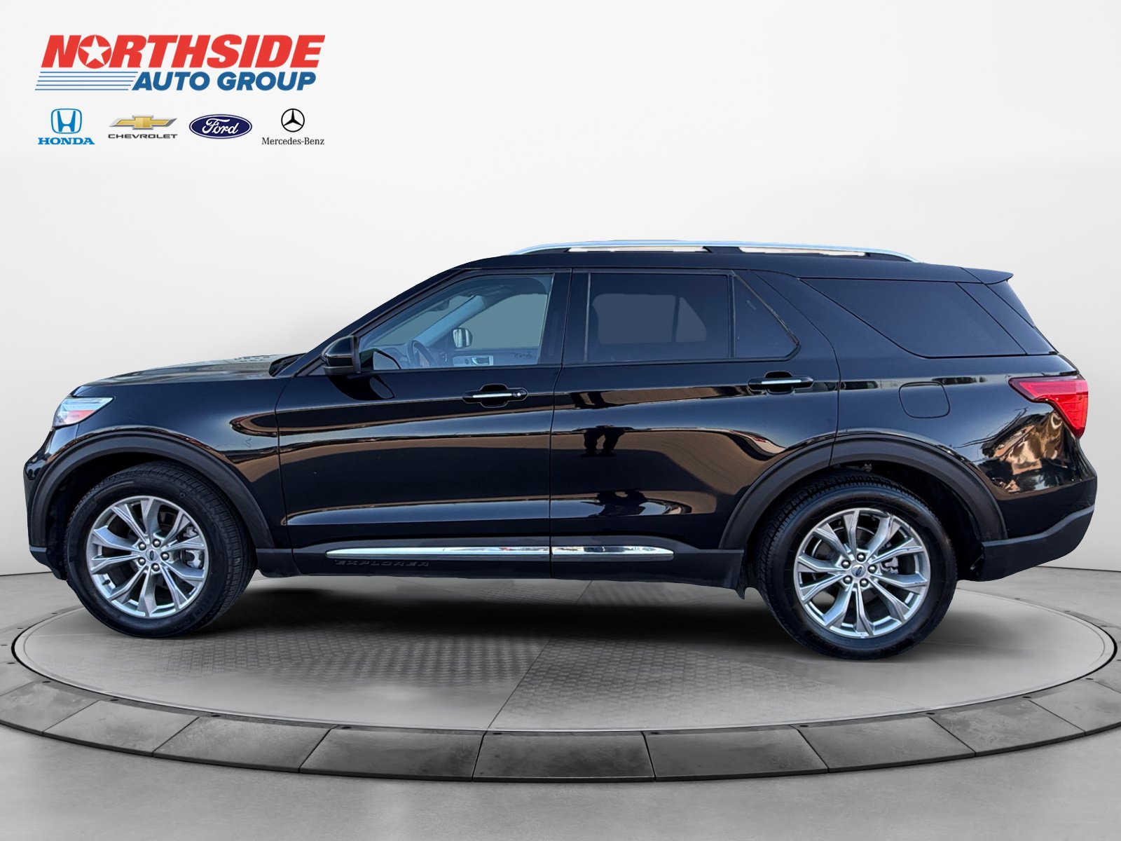 Certified 2024 Ford Explorer Limited RWD image 4