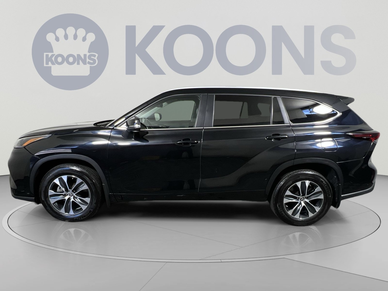 Used 2024 Toyota Highlander XLE AWD/4WD image 7