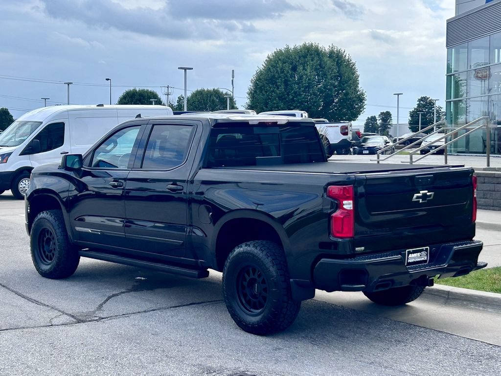Used 2025 Chevrolet Silverado 1500 High Country w/ Midnight Edition AWD/4WD image 4