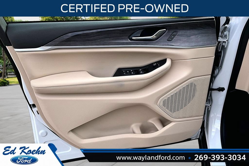 Used 2024 Jeep Grand Cherokee Limited AWD/4WD image 23
