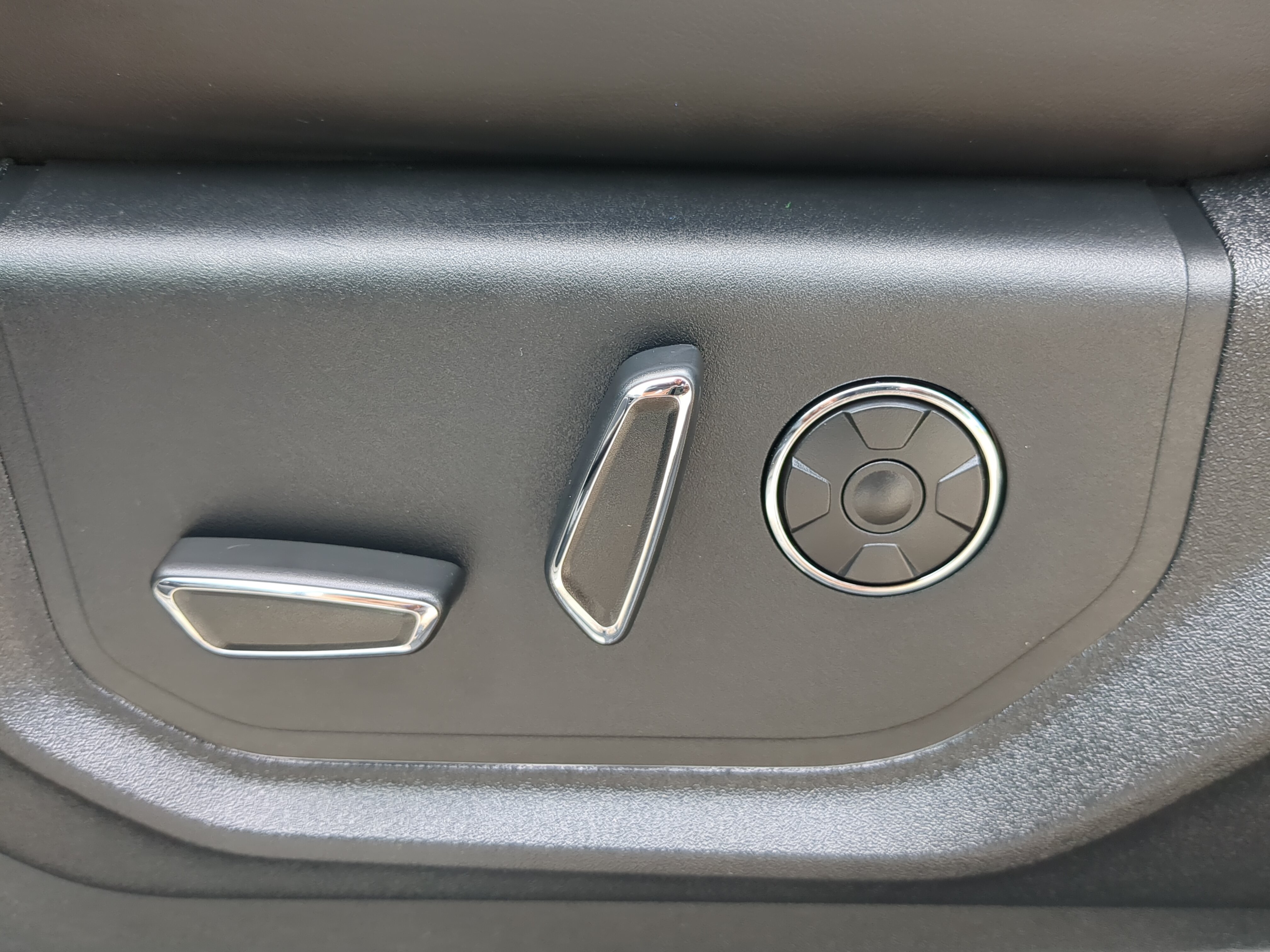 Certified 2019 Ford F150 Platinum w/ Equipment Group 701A Luxury AWD/4WD image 30