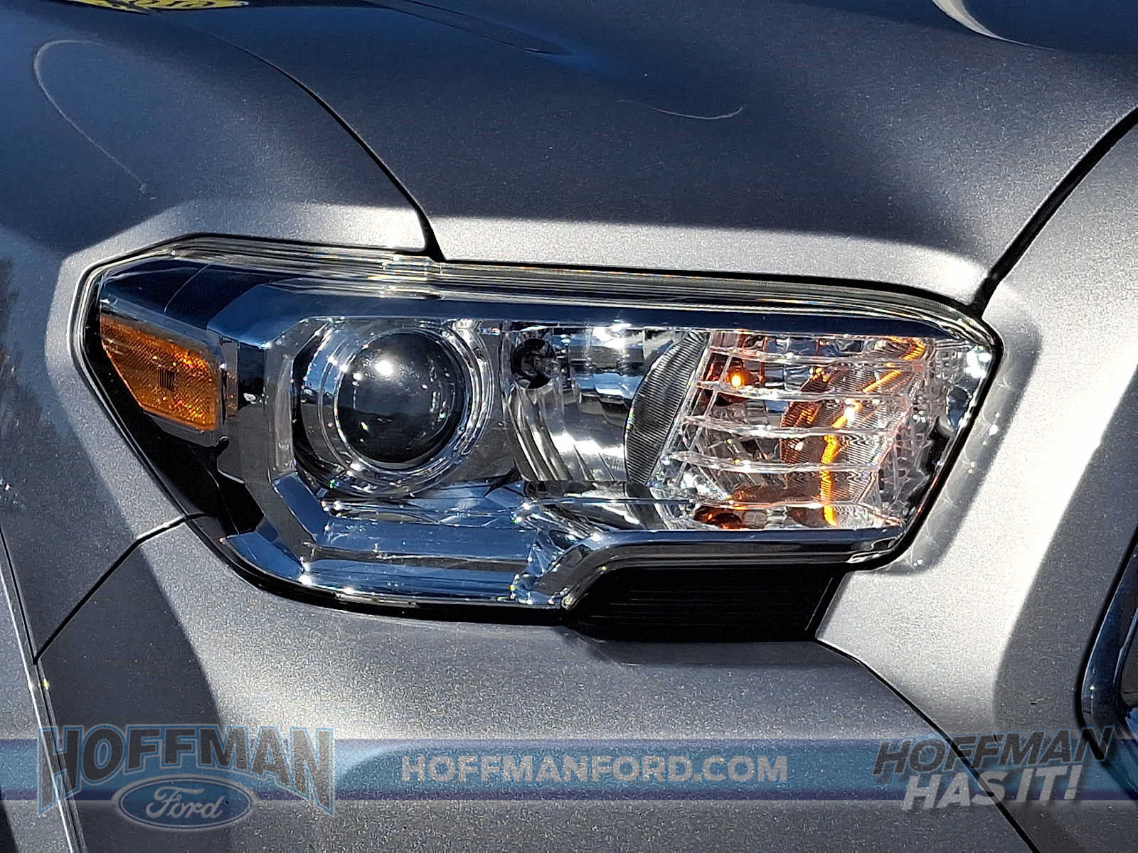 Used 2019 Toyota Tacoma SR5 AWD/4WD image 9