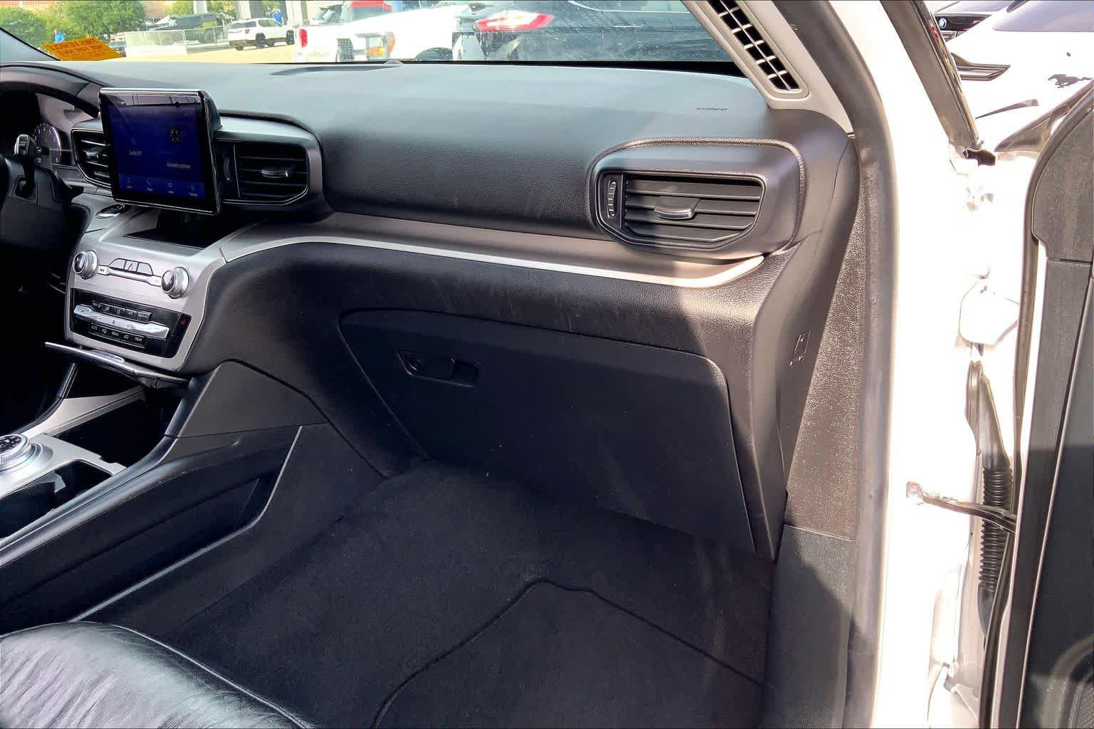 Certified 2021 Ford Explorer XLT RWD image 17