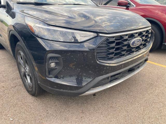 Certified 2025 Ford Escape ST-Line Select AWD/4WD image 3