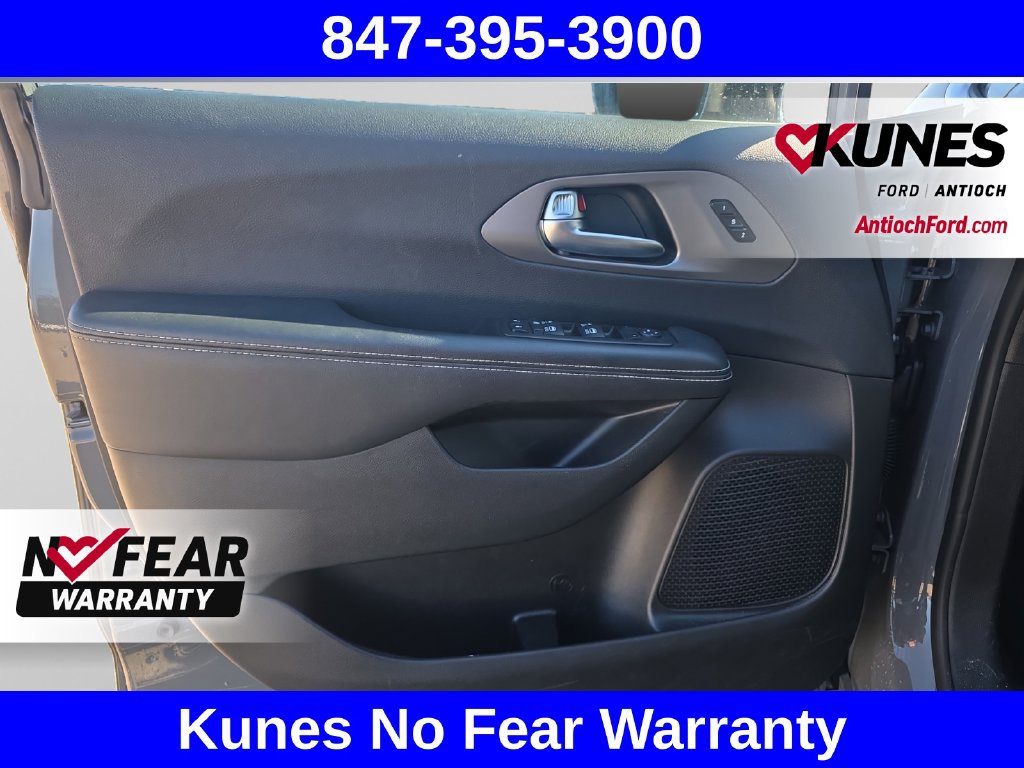 Used 2025 Chrysler Pacifica Select FWD image 21