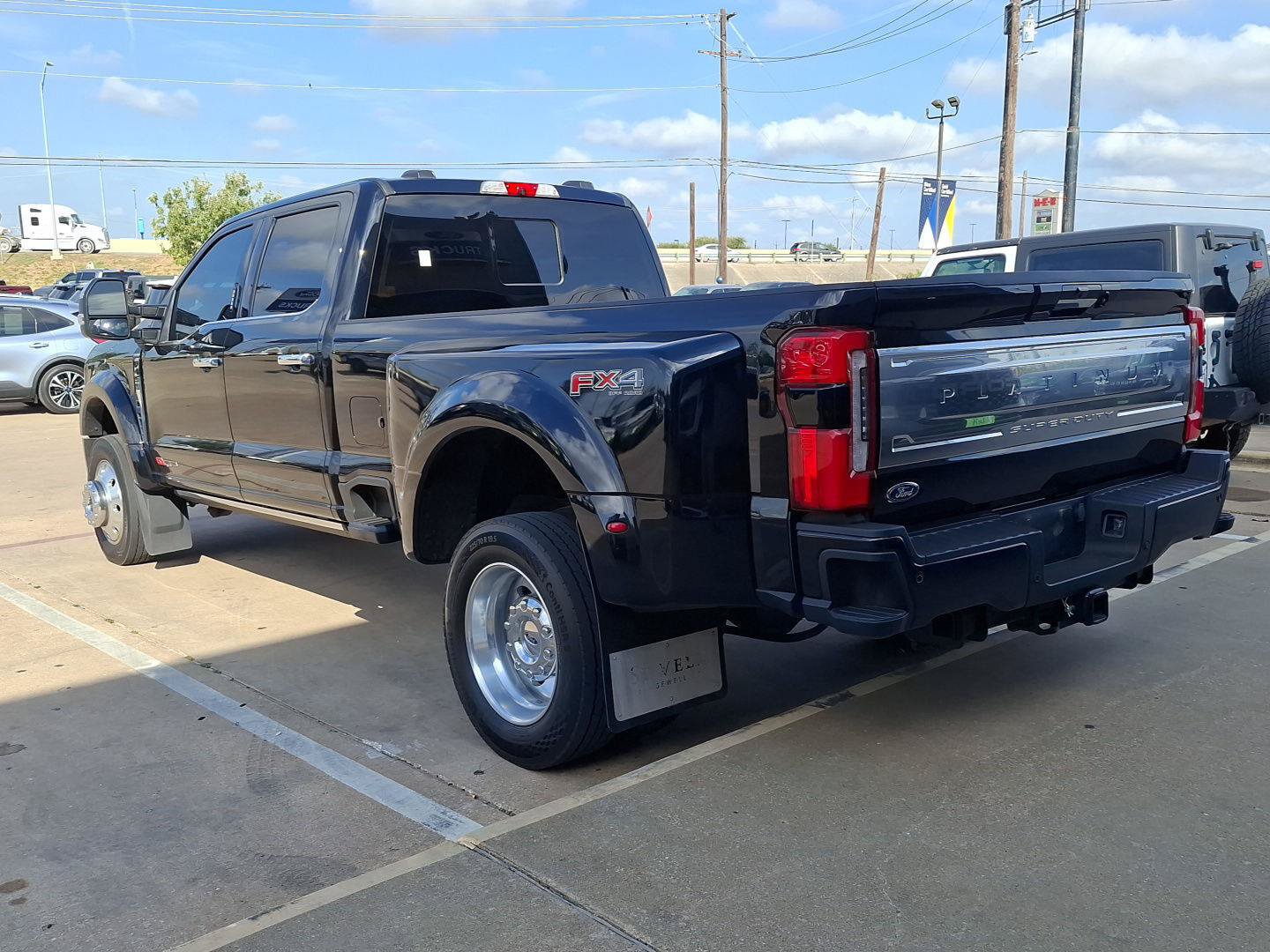 Certified 2024 Ford F450 Platinum w/ FX4 Off-Road Package AWD/4WD image 30