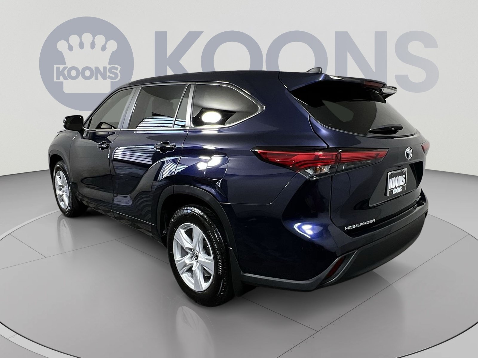 Used 2023 Toyota Highlander LE AWD/4WD image 8