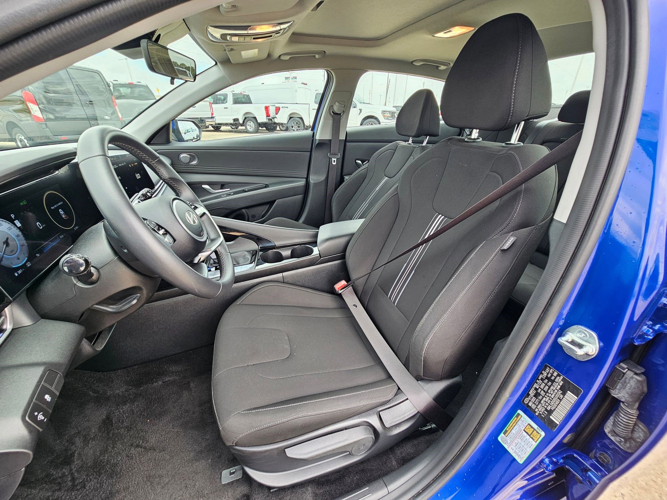 Used 2025 Hyundai Elantra SEL FWD image 17