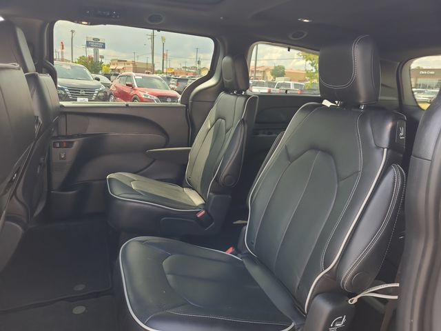 Used 2025 Chrysler Pacifica Limited FWD image 12