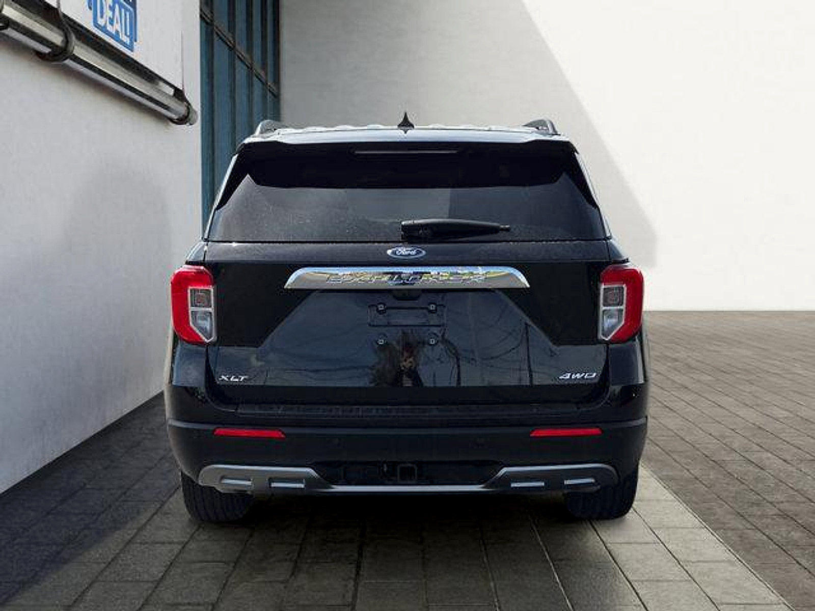 Certified 2023 Ford Explorer XLT w/ Equipment Group 202A AWD/4WD image 4